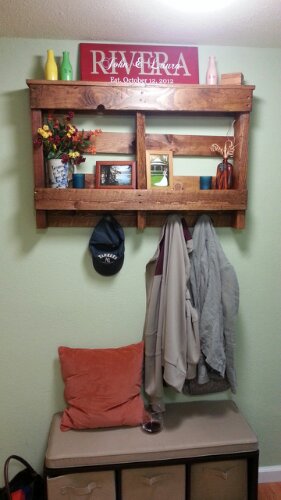 DIY pallet Shelf