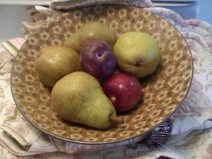 pears in fruit bowl